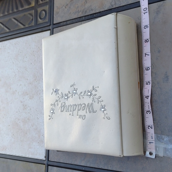 New Vintage Wedding Photo Album - Picture 3 of 16